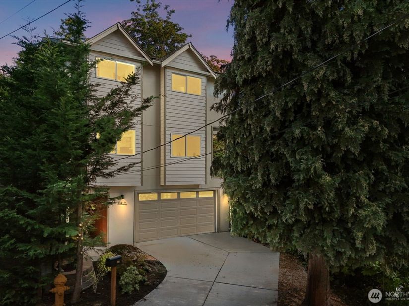 4812 S Frontenac Street, Seattle WA 98118