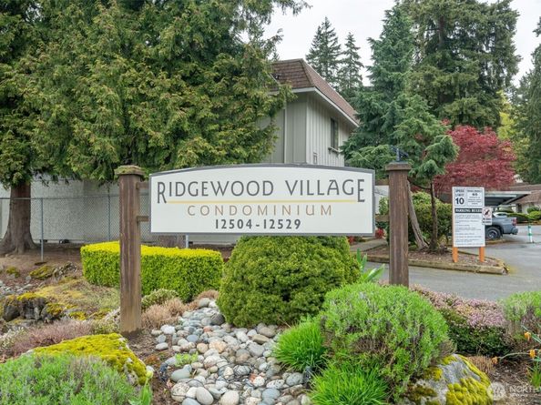 12505 NE 117th Place J7, Kirkland WA 98034