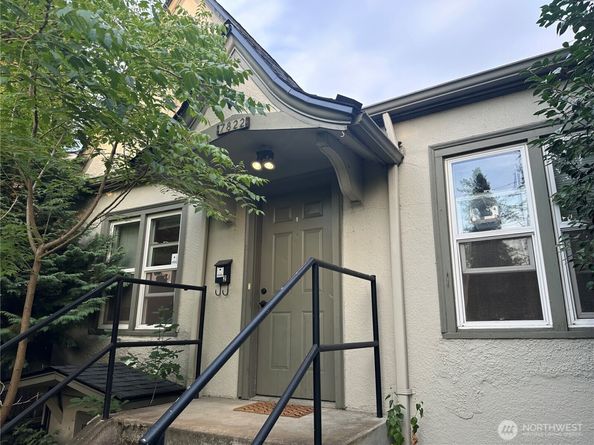 7822 NE Lake City Way NE, Seattle WA 98115