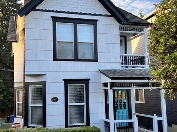 1921 44 Avenue SW, Seattle WA 98116
