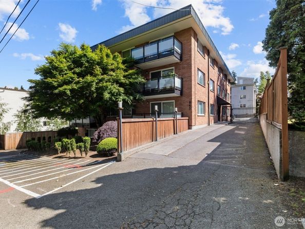 845 NE 125th Street 404, Seattle WA 98125