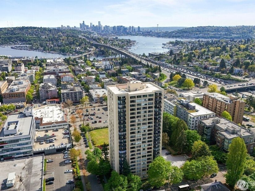 4540 8th Avenue NE 1605, Seattle WA 98105