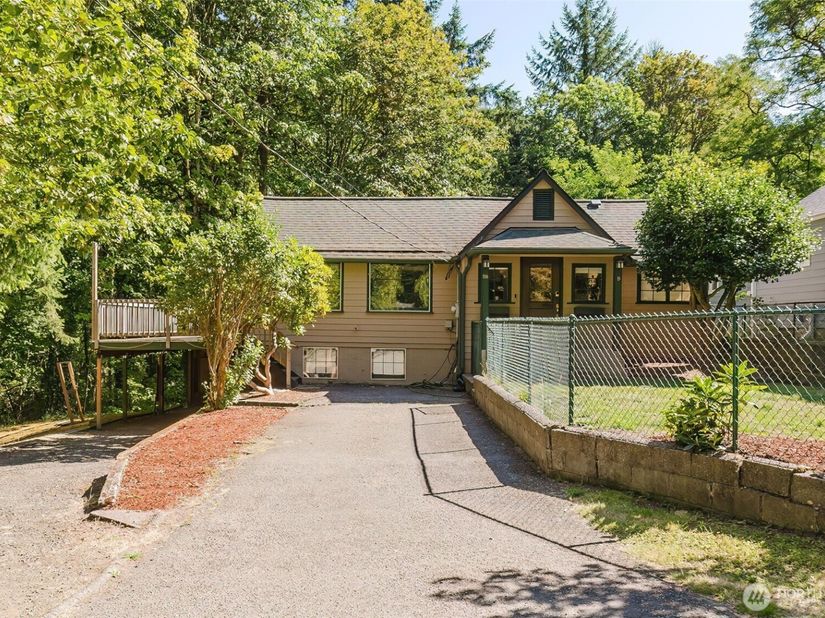 918 Taylor Street E, Port Orchard WA 98366