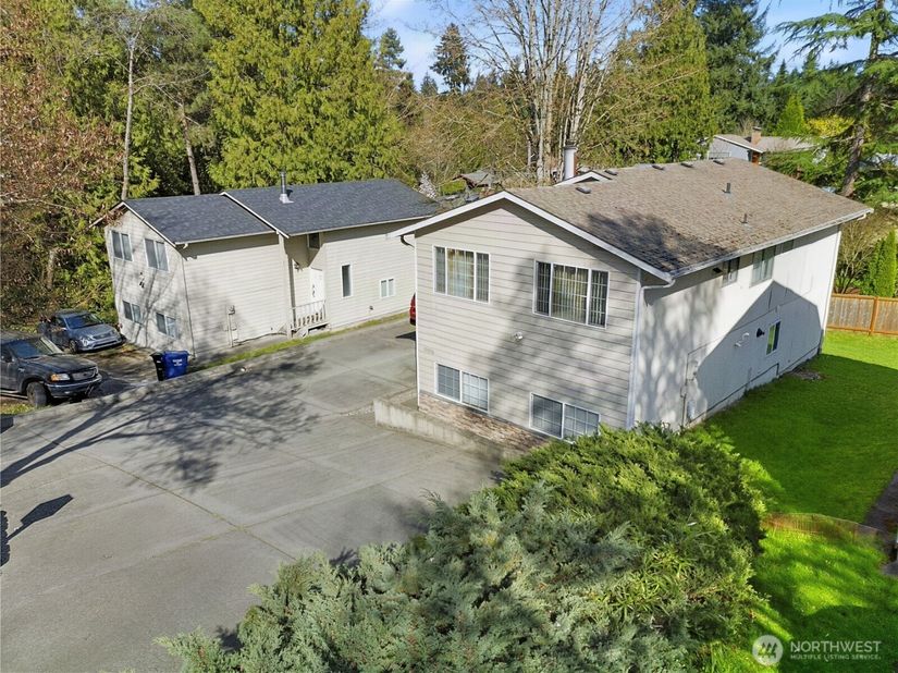 10606 Roosevelt Way NE, Seattle WA 98125