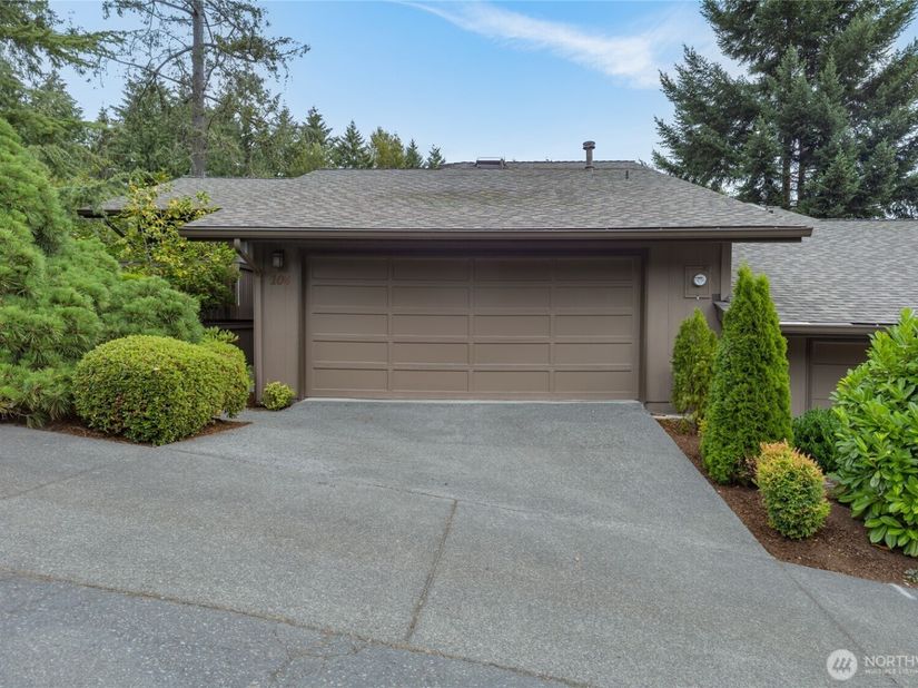 104 168th Avenue NE, Bellevue WA 98008