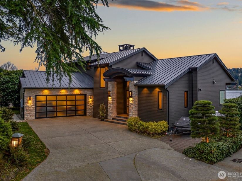 5629 Pleasure Point Lane SE, Bellevue WA 98006