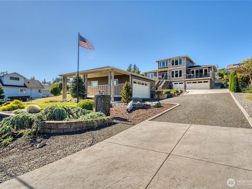 7940 Beach Drive E, Port Orchard WA 98366
