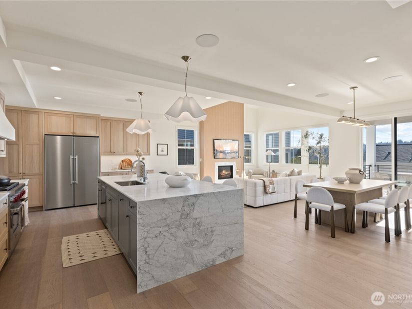 3243 13th Avenue W, Seattle WA 98119