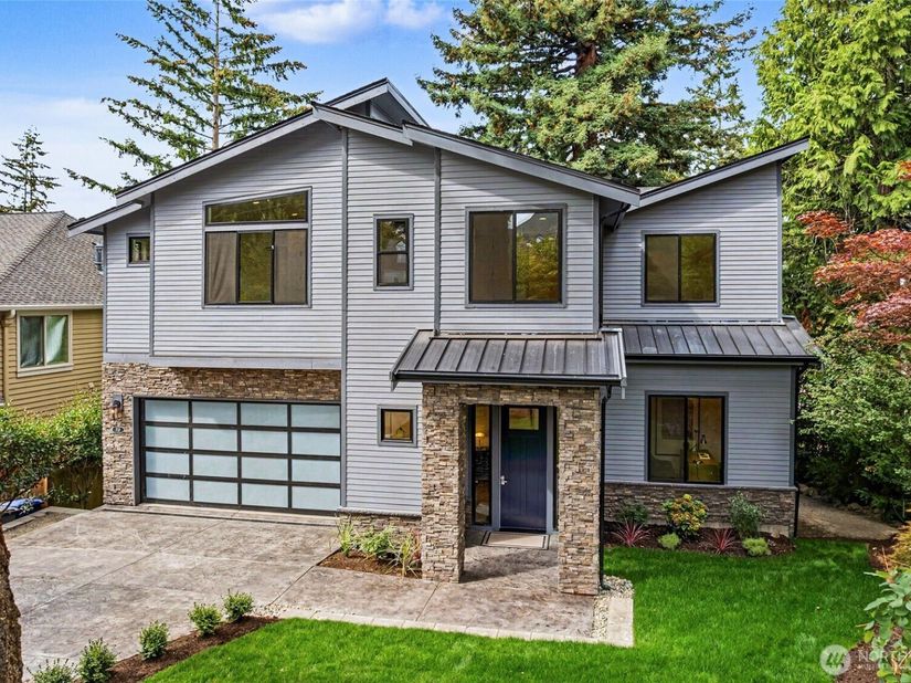 719 95th Avenue NE, Bellevue WA 98004