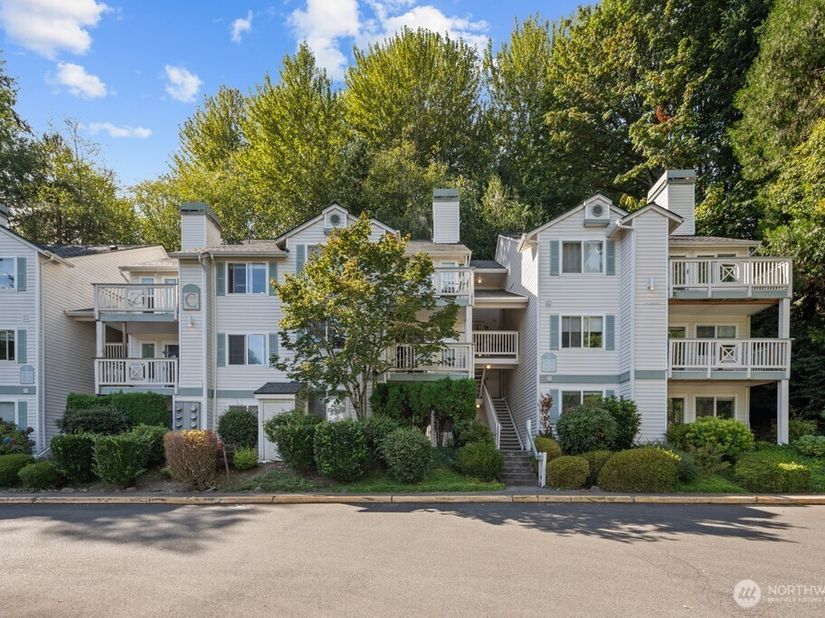 9910 NE 137th Street C111, Kirkland WA 98034