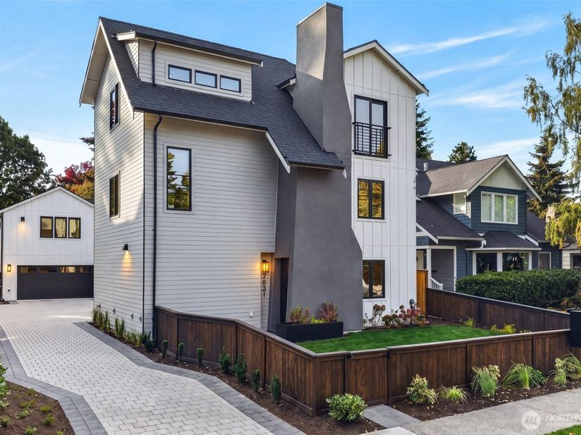 2631 34th Avenue W, Seattle WA 98199