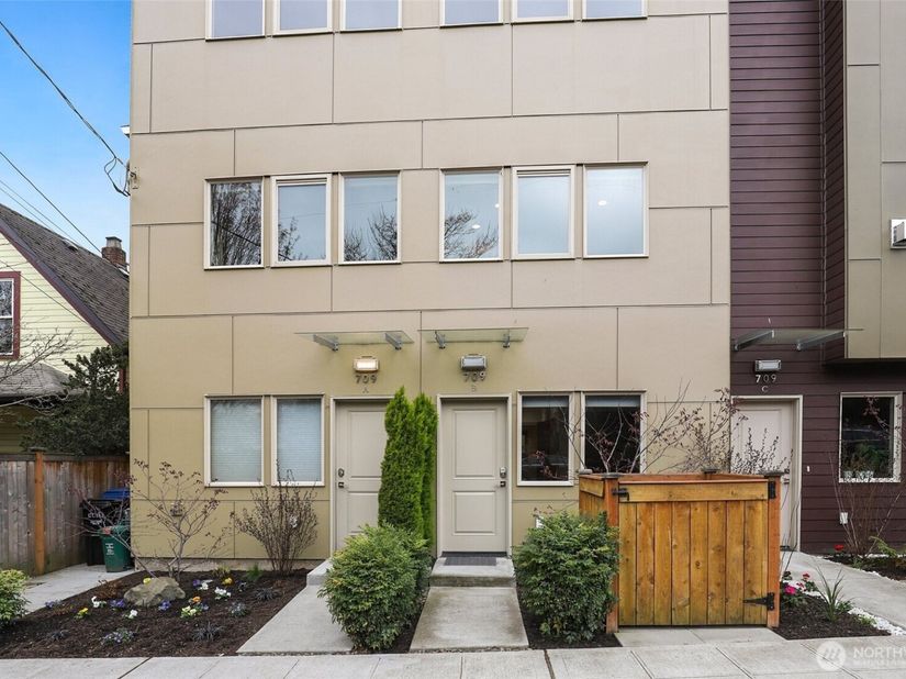 709 15th Avenue B, Seattle WA 98122
