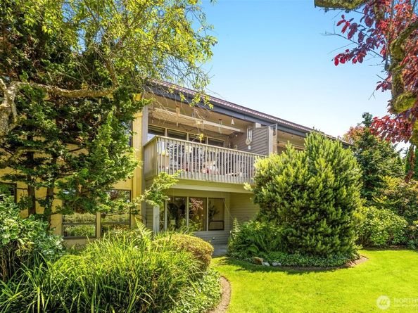 11626 100th Avenue NE C116, Kirkland WA 98034