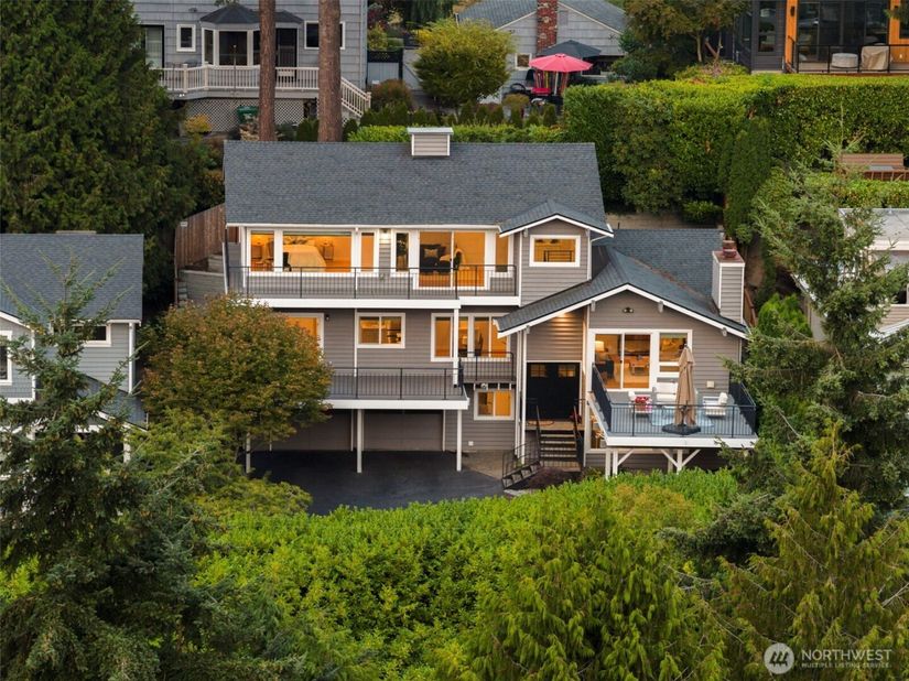 9226 25th Avenue NW, Seattle WA 98117
