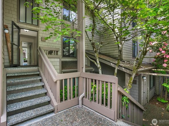 13730 15th Avenue NE G204, Seattle WA 98125