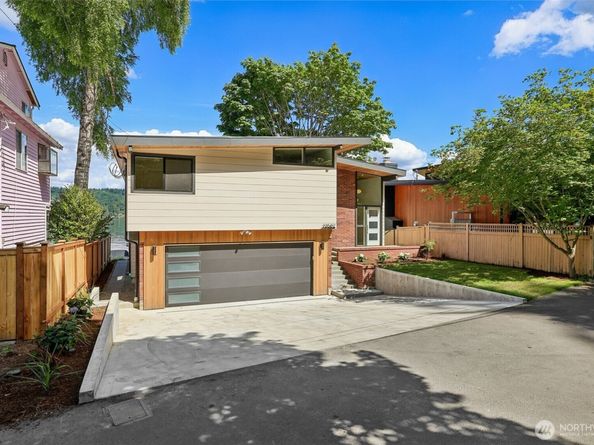 12582 Riviera Place NE, Seattle WA 98125