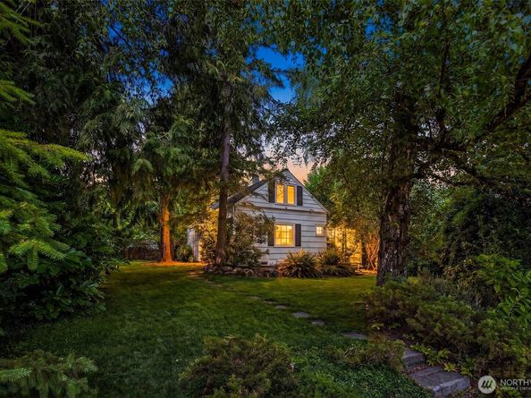 8255 30th Avenue NE, Seattle WA 98115