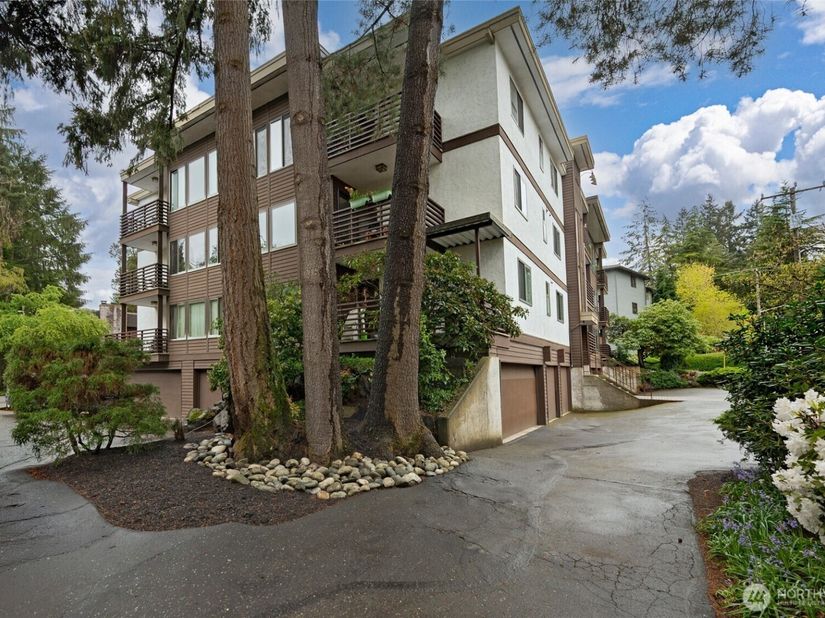 3505 W Government Way 202, Seattle WA 98199