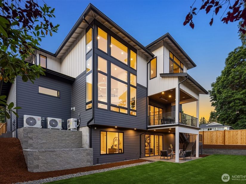 16039 NE 3rd Street, Bellevue WA 98008