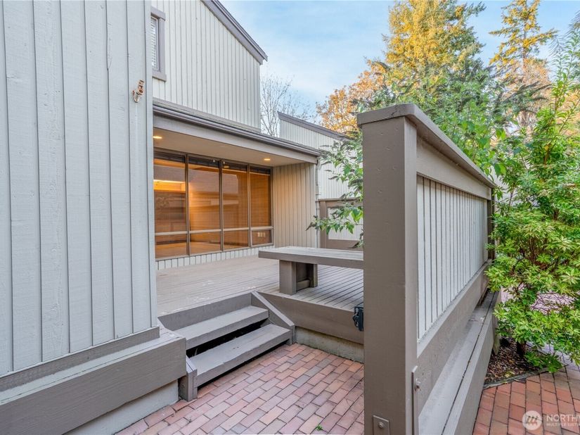 119 98th Avenue NE 119, Bellevue WA 98004