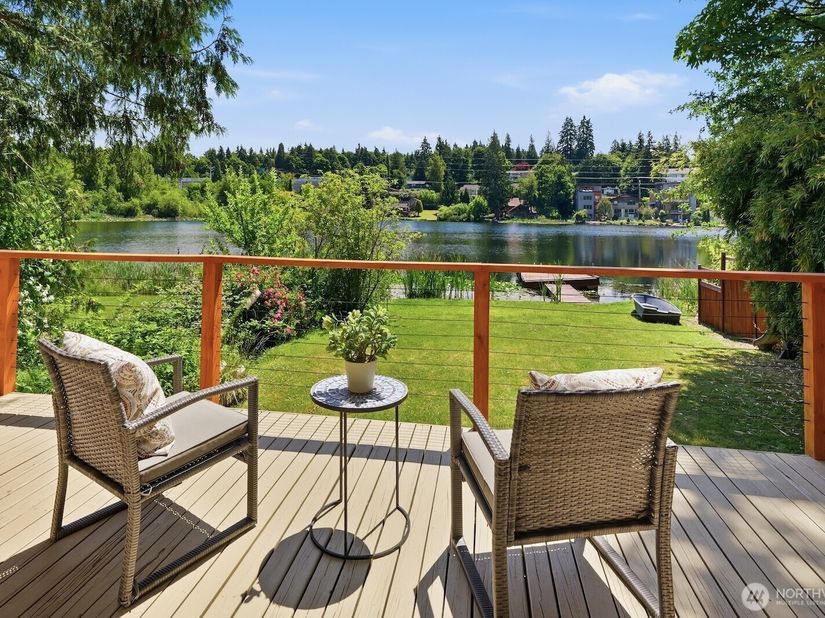 5620 Halls Lake Way, Lynnwood WA 98036