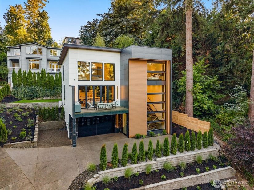 16127 SE 44th Way, Bellevue WA 98006