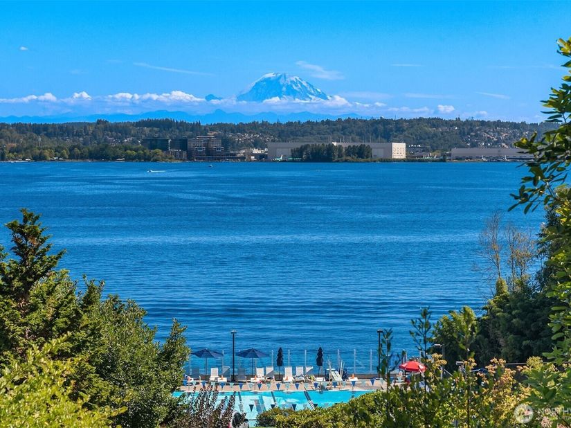 8340 Avalon Drive, Mercer Island WA 98040