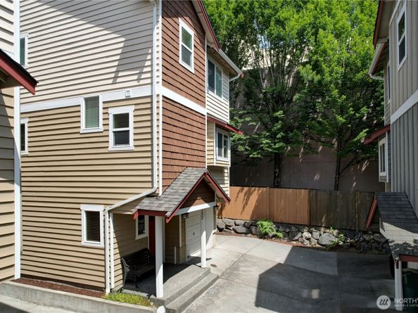 132 N 101st Street, Seattle WA 98133