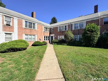 1076 E Main Street