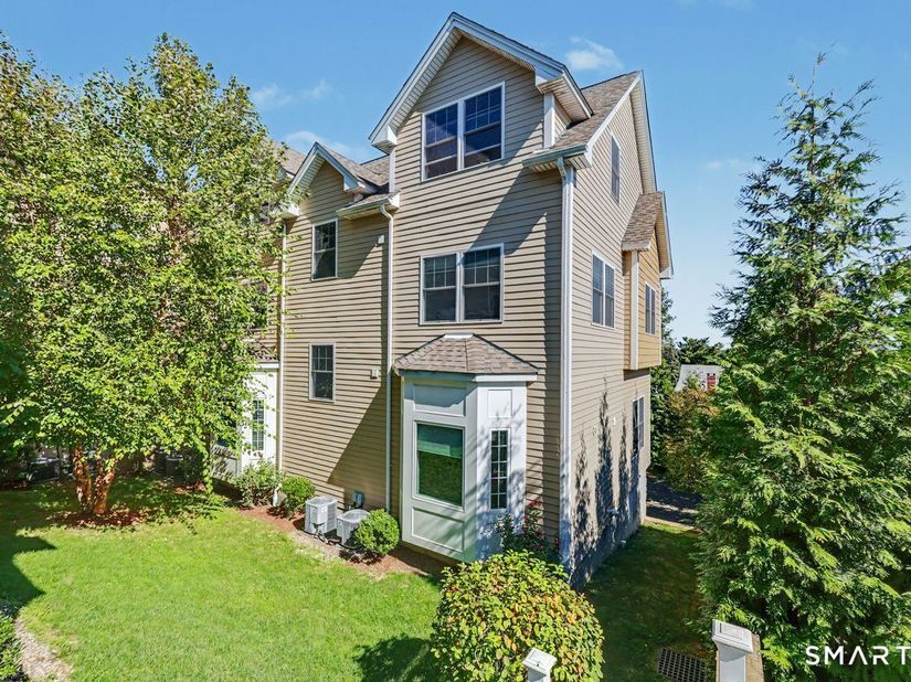 108 Seaside Avenue 16, Stamford CT 06902