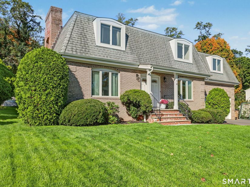 14 Coachlamp Lane, Stamford CT 06902