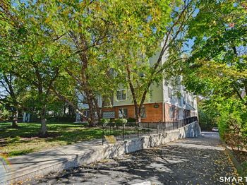 4 Lowe Street