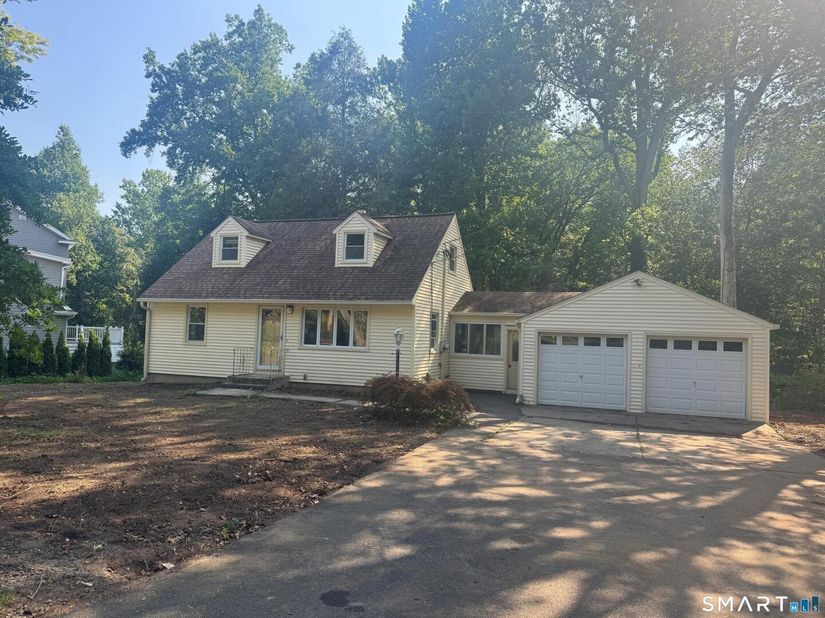 225 Winnepoge Drive, Fairfield CT 06825