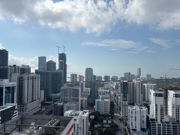 185 SW 7th St 4004, Miami FL 33130