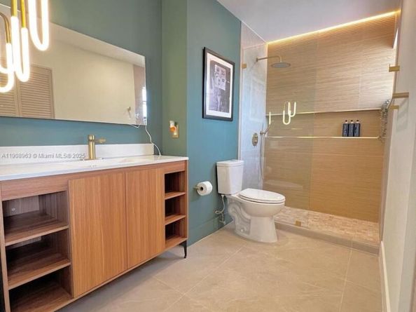 6243 NW 171st St, Hialeah FL 33015