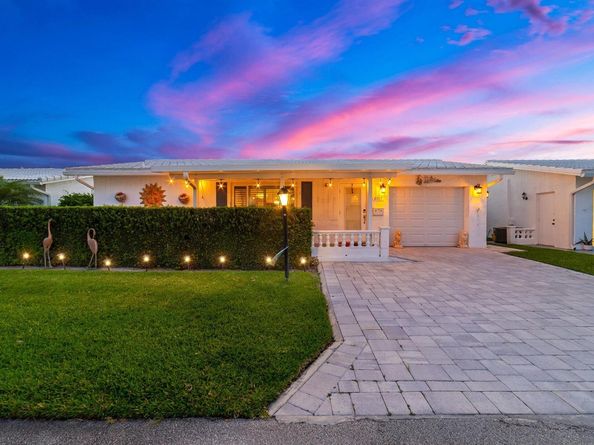 2107 SW 22nd Street, Boynton Beach FL 33426