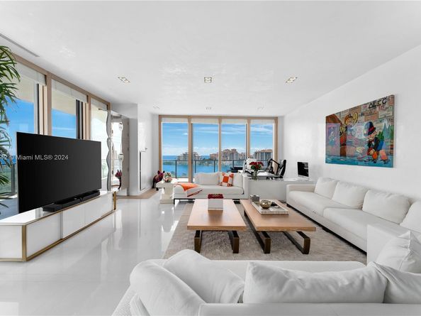 800 S Pointe Dr 901, Miami Beach FL 33139