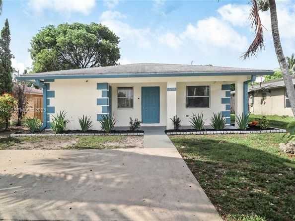 2725 NW 3rd St, Pompano Beach FL 33069