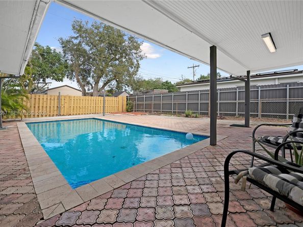 6841 Raleigh St, Hollywood FL 33024