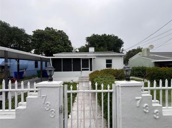 1733 NW 40th St
