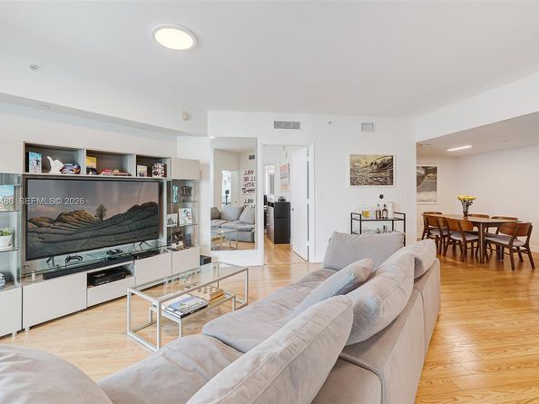 350 S Miami Ave 2104, Miami FL 33130