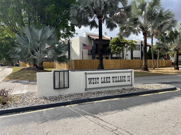 460 W Park Dr 103, Miami FL 33172