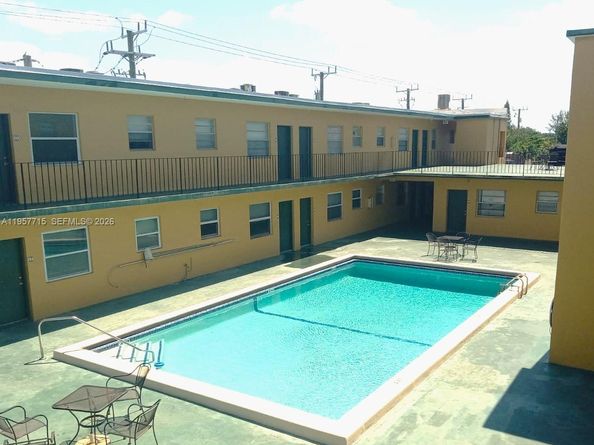 1975 NE 135th St 3C, North Miami FL 33181