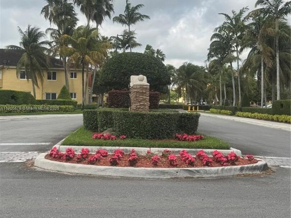 940 NE 33rd Ter 103, Homestead FL 33033