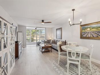 2600 W Sunrise Lakes Dr