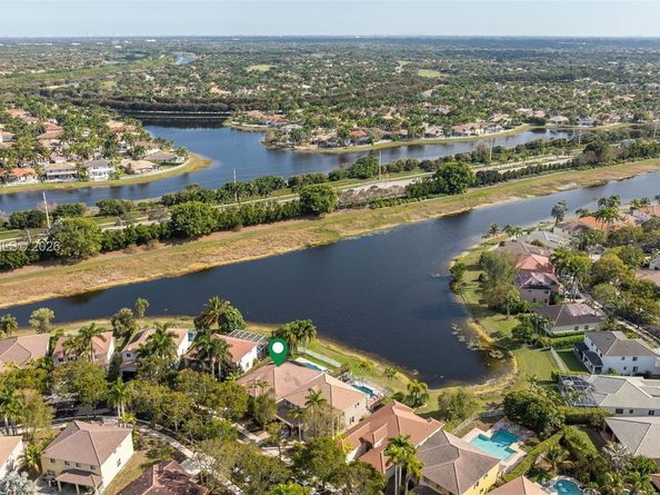 766 Sunflower Cir, Weston FL 33327