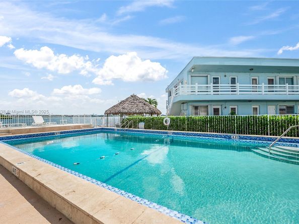 2700 NE 135th St 48, North Miami FL 33181