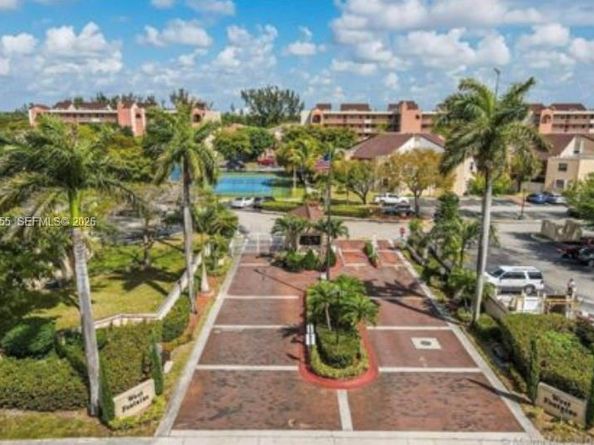 10253 NW 9th Street Cir 2046, Miami FL 33172