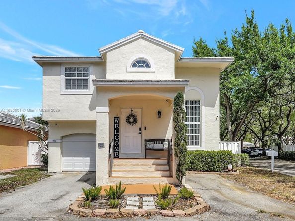 9900 NW 2nd Ct, Plantation FL 33324