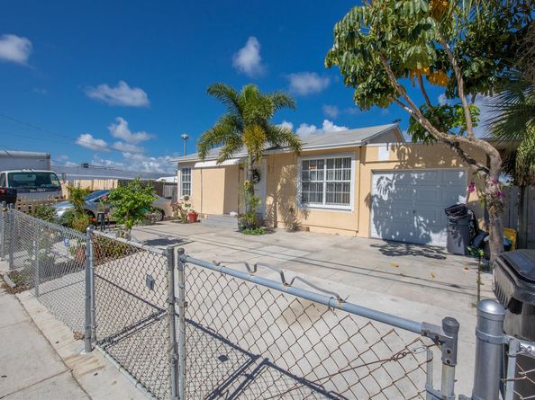 922 S Dixie Street, Lantana FL 33462